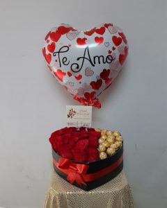 Corazon Rosas con chocolates-amoryamistad